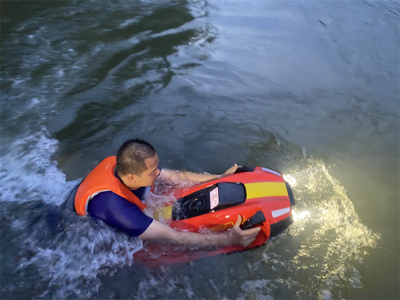 水上水下救援艇